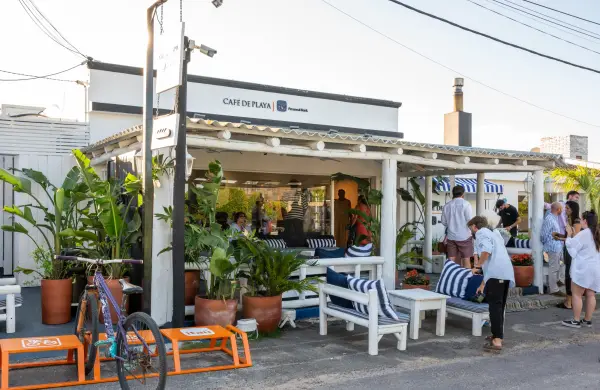 Café de Playa: cómo es el nuevo espacio en José Ignacio con tradición de encuentro y nuevas experiencias