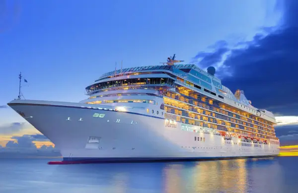 El turismo de cruceros premium crece y Uruguay está en la ruta: cómo es la embarcación de lujo que pasó por Montevideo