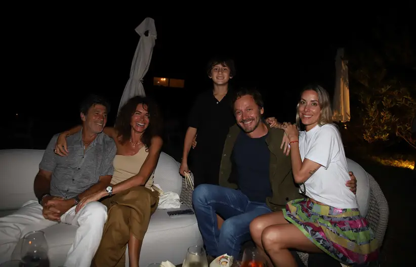Nico Repetto, Florencia Raggi, Benjamin Vicuña, su hijo, y Anita Espasandin
