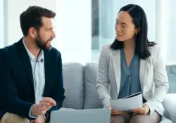 Habilidades esenciales de negociación salarial para cada etapa de tu carrera