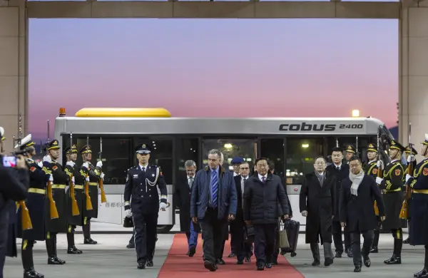 Uno a uno: quiénes son los empresarios que viajaron junto a Yamandú Orsi en su misión a China