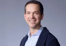 Un mal diagnóstico lo llevó a cuatro cirugías, decidió emprender en MedTech y su startup ya vale US$ 1350 millones