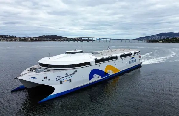 El China Zorrilla de Buquebus prepara su arribo en abril al Río de la Plata, tras traslado valuado en US$ 6 millones