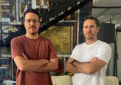 Vieron la idea en un parque de diversiones y crearon una varita inteligente con IA: los emprendedores uruguayos detrás de Magic Wonders