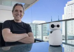 El futuro llegó al fútbol uruguayo: William Marvik, el primer robot en convertirse socio de Peñarol