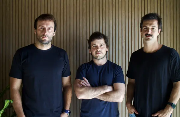 Una startup que crea “trabajadores digitales”: Frontline levantó US$ 500 mil para expandir su plataforma de agentes de IA