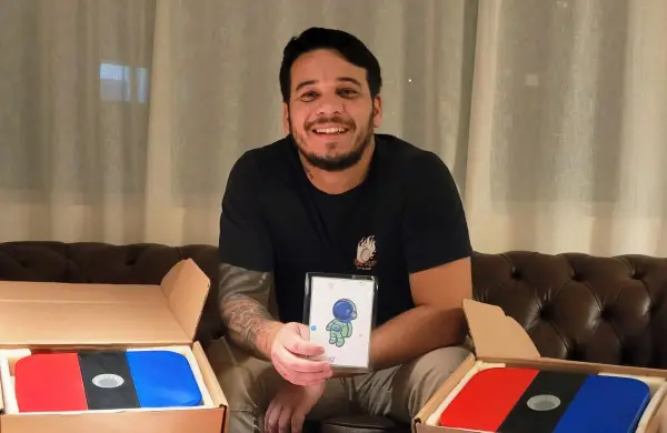 Tiene 31 años y con US$ 150.000 creó un dispositivo para que los niños aprendan matemáticas