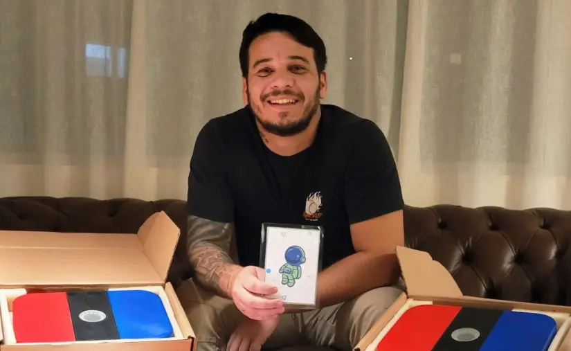 Tiene 31 años y con US$ 150.000 creó un dispositivo para que los niños aprendan matemáticas