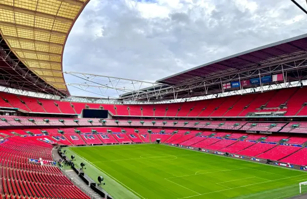 Uruguay - Inglaterra: debut de la nueva camiseta, contratos y estrategia para un partido "sold out"