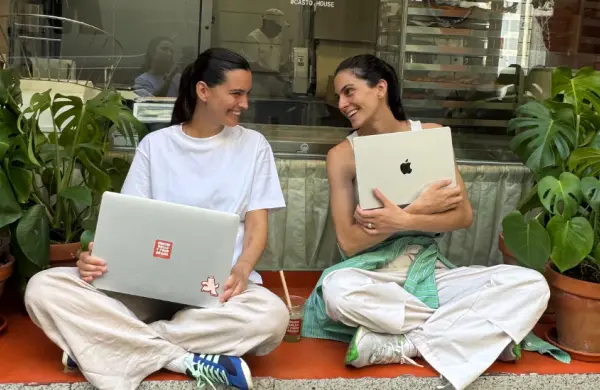 Filas constantes, alianza con marcas y un tercer local en agenda: así es Casto, la cafetería éxito en Madrid, cofundada por una uruguaya