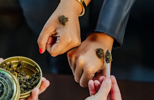 Qué es el "caviar bump" y por qué desató una nueva demanda de este producto premium