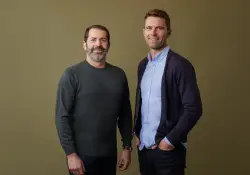 Vendían calzados, enamoraron a Silicon Valley y ahora se reconvierten en empresa de IA: sus acciones saltan más de 800%