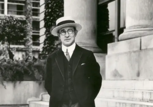 La historia del inmigrante que llegó sin trabajo a Nueva York y fundó la revista Forbes