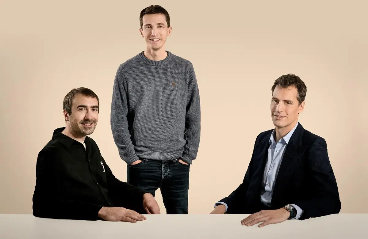 La startup francesa de IA que creó un imperio de US$ 14.000 millones y salió a competir con OpenAI y Anthropic 