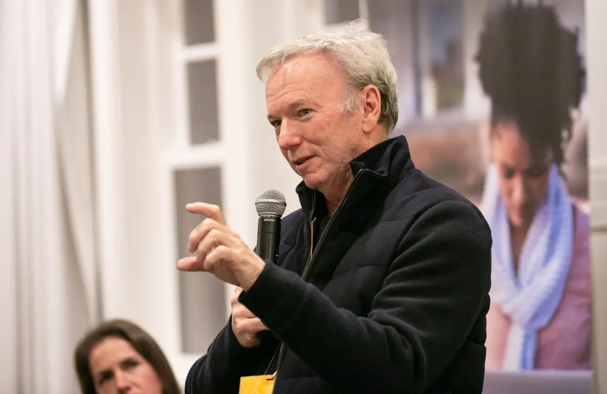 El método Schmidt: así invierte el hombre que ordenó Silicon Valley para liderar la frontera de la IA y la defensa