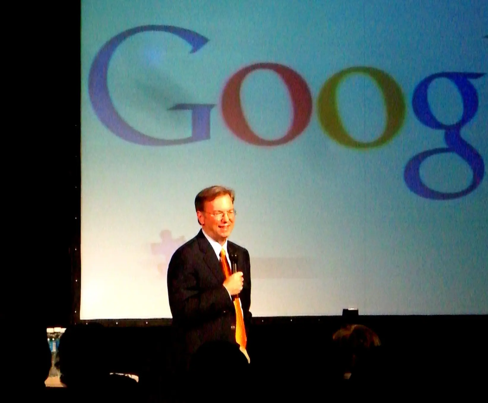 Eric Schmidt - SE PUEDE USAR - (Foto: Gisela Giardino, CC BY-SA 2.0 <https://creativecommons.org/licenses/by-sa/2.0>, via Wikimedia Commons)