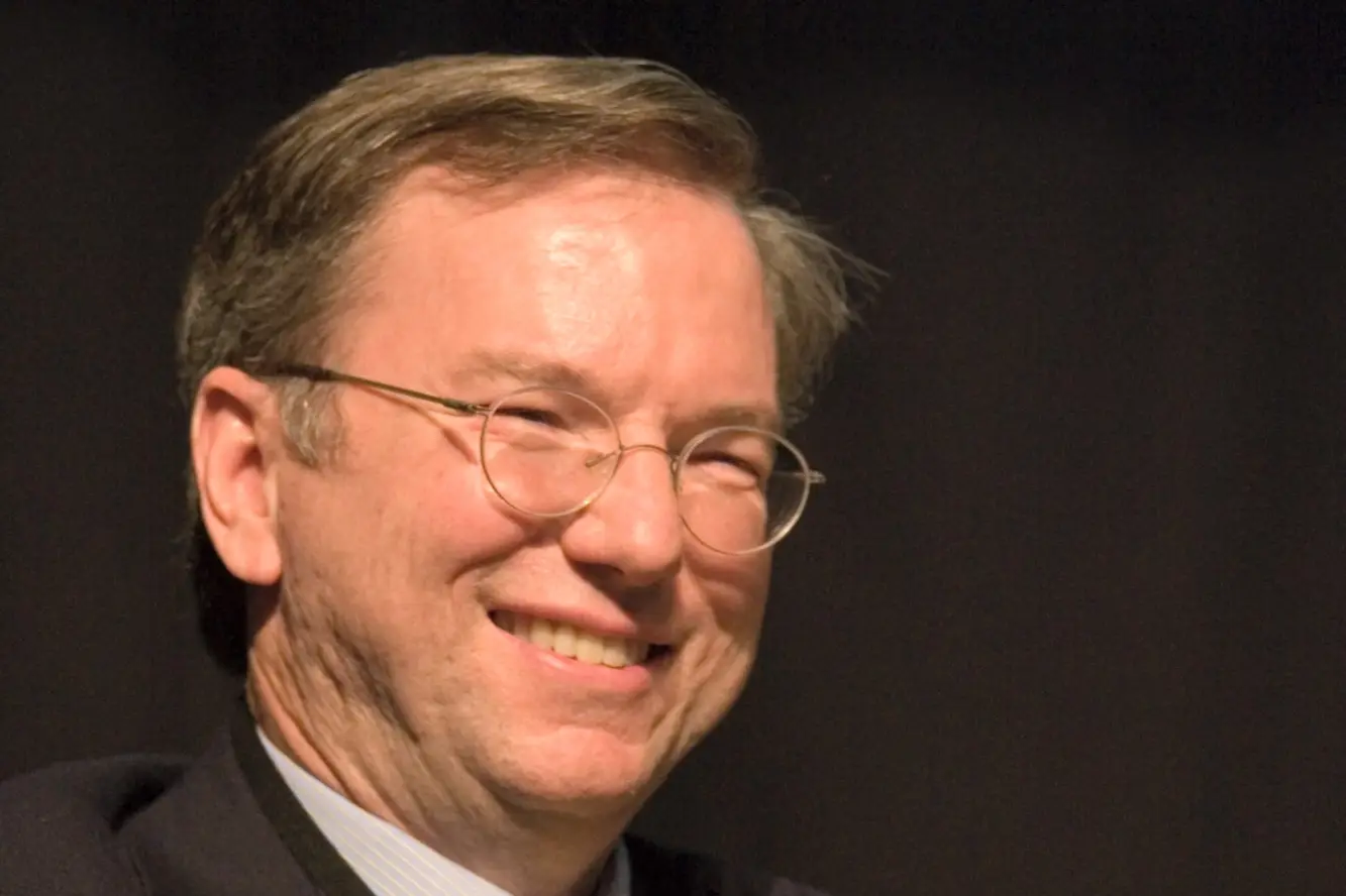 Eric Schmidt - SE PUEDE USAR - (Foto: Charles Haynes, CC BY-SA 2.0 <https://creativecommons.org/licenses/by-sa/2.0>, via Wikimedia Commons)