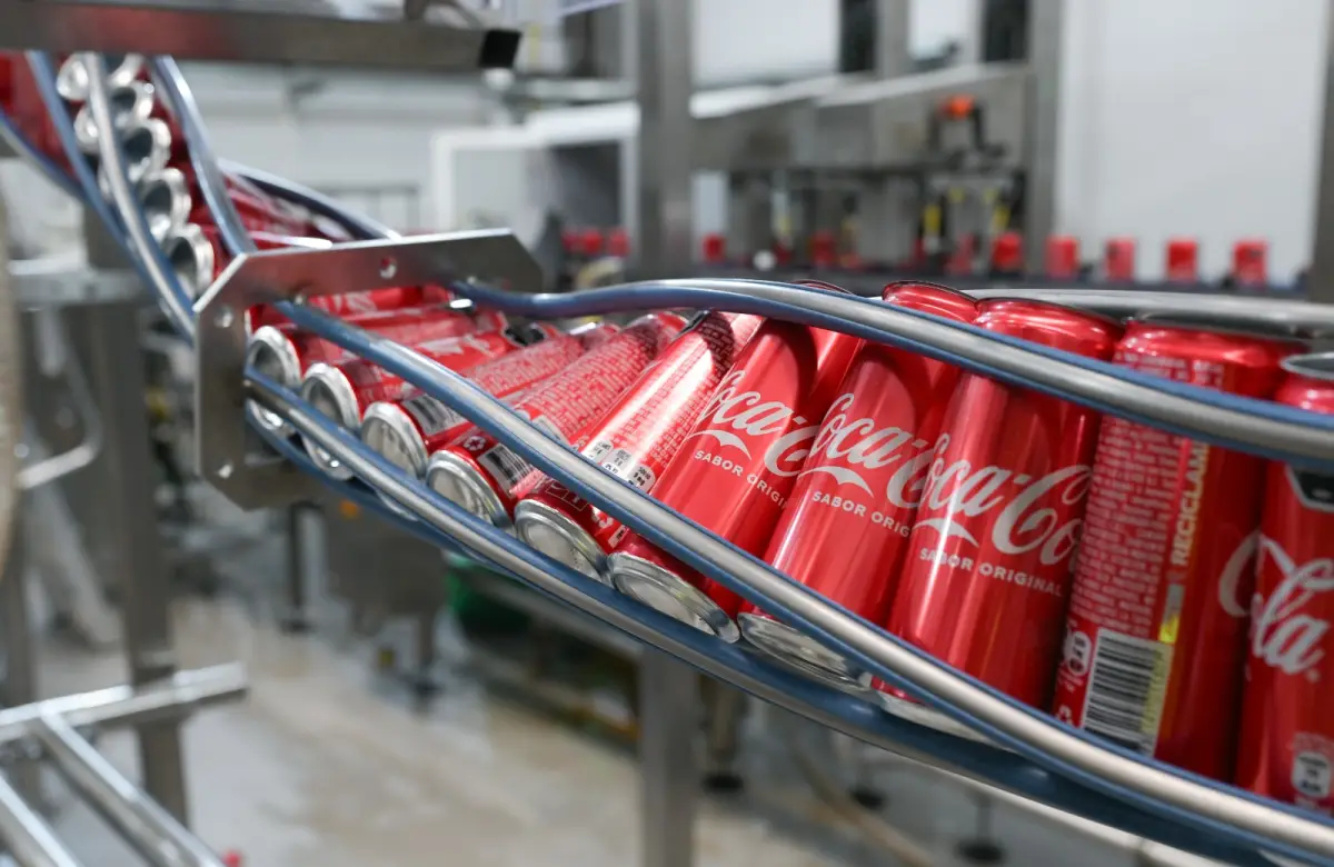 Coca-Cola FEMSA Uruguay produce sus primeras latas en el país con una inversión de US$ 8,5 millones