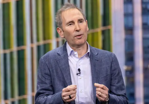 Amazon invirtió US$ 33.000 millones en Anthropic para asegurarse el recurso más escaso del negocio tecnológico