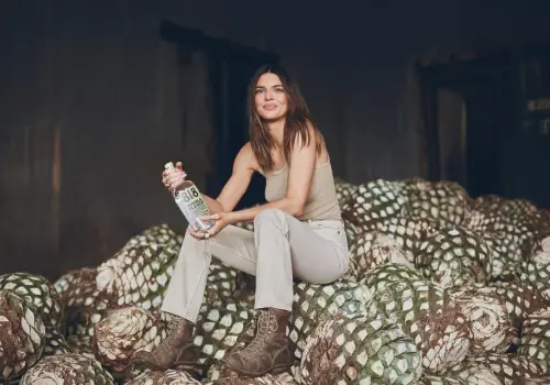 Kendall Jenner selló una alianza con Sazerac Company para acelerar el crecimiento de su Tequila en Estados Unidos