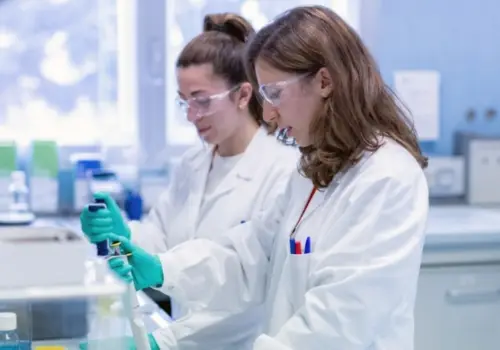 Uruguay en el radar global del gigante farmacéutico GSK: ciencia local, inversión y datos de valor