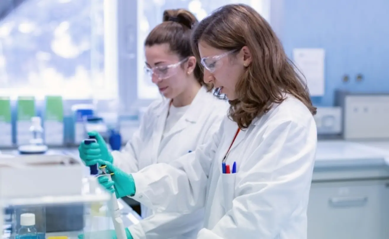Uruguay en el radar global del gigante farmacéutico GSK: ciencia local, inversión y datos de valor