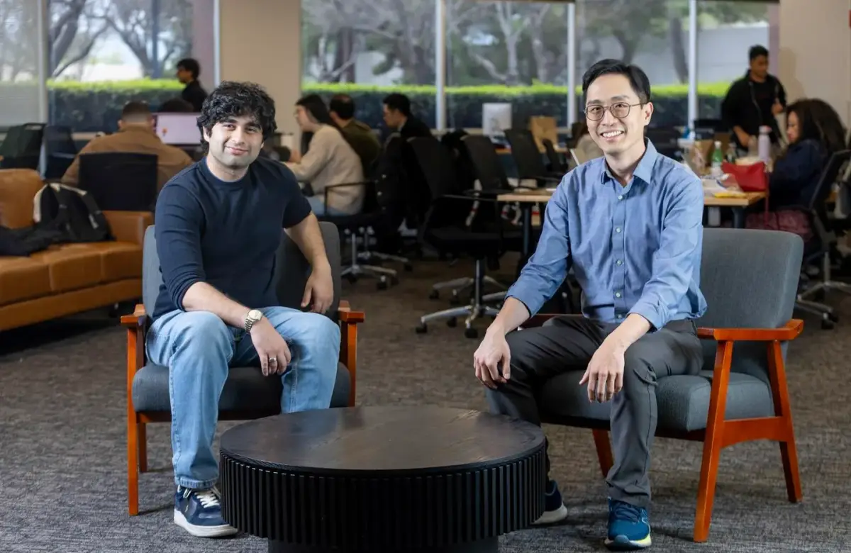 Tiene 22 años y su startup de US$ 320 millones quiere transformar con IA un mercado valuado en US$ 1,4 billones