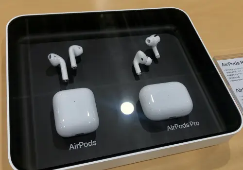  Cómo serán los AirPods con cámara, el primer wearable con IA de Apple
