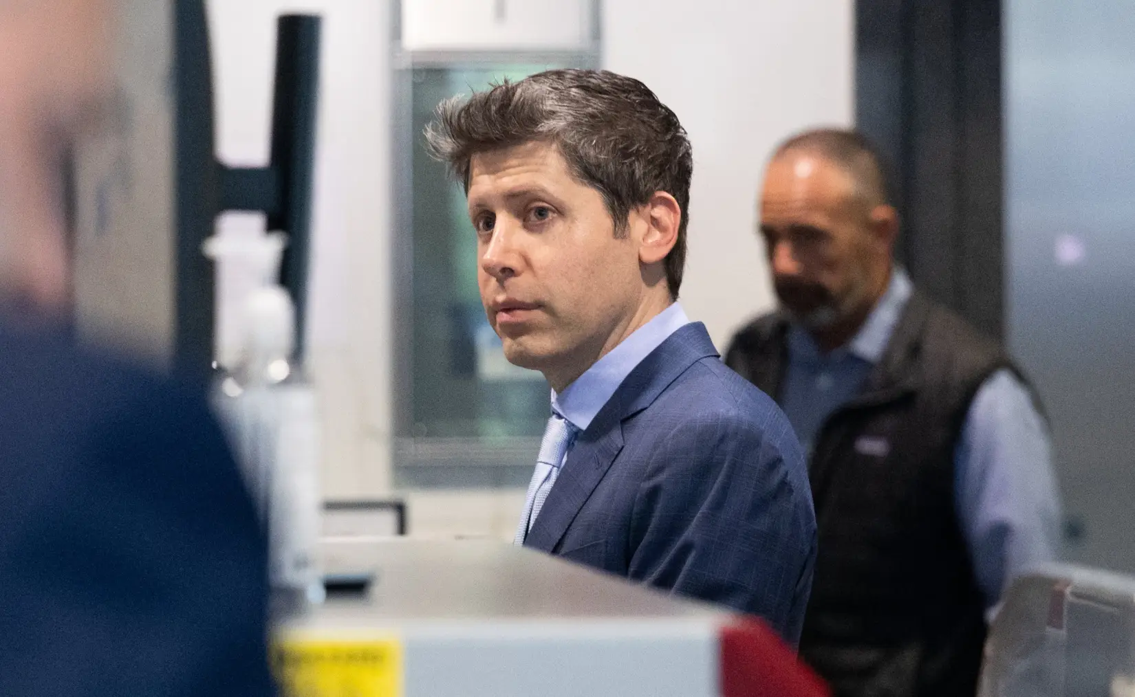 Una IA de OpenAI escapó de una prueba y atacó a otra empresa: la explicación de Sam Altman