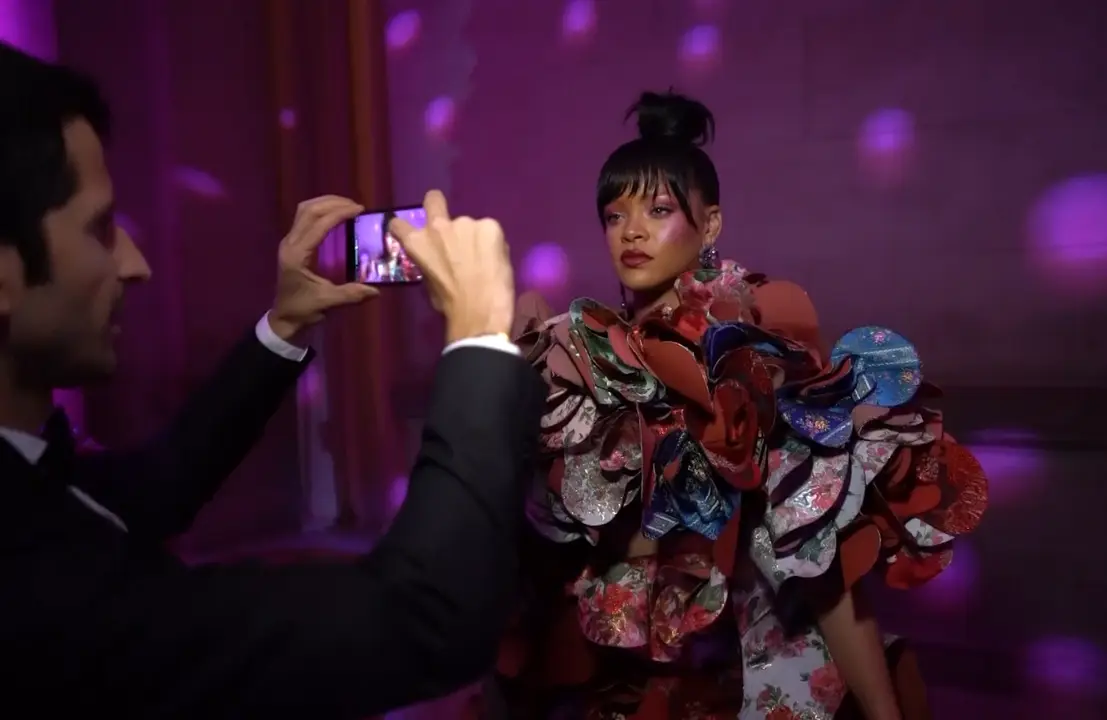 Taylor Swift, Rihanna y Meloni: la IA abrió una guerra por la imagen, la voz y el negocio de la identidad