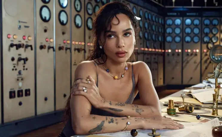 Zoe Kravitz protagoniza la campaña de joyería Orbit de Jessica McCormack.