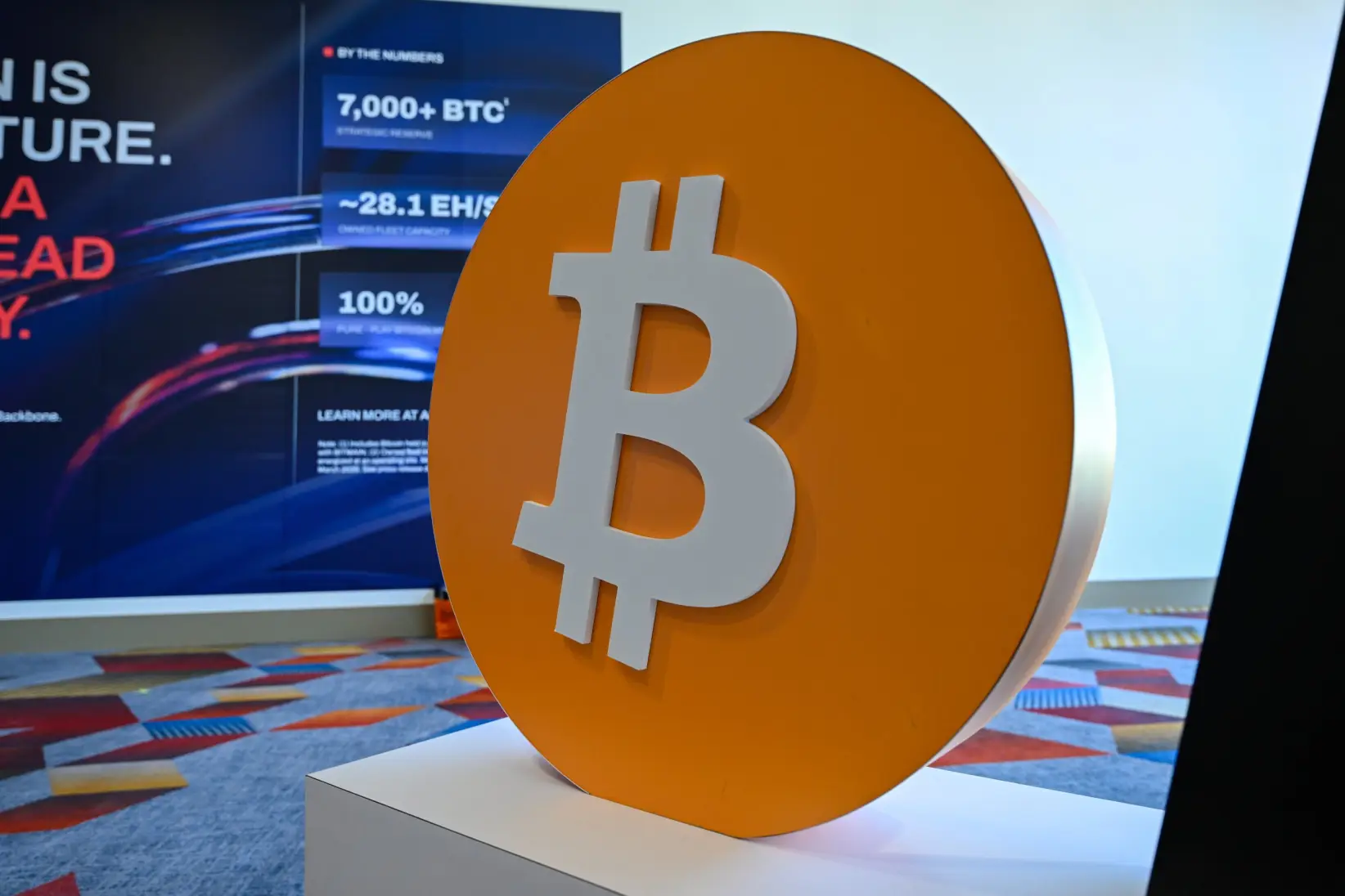 Bitcoin es de los pocos activos que el mercado aún reconoce con valor (Foto por Tayfun Coskun/Anadolu via Getty Images)