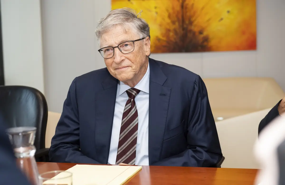 La nueva obsesión de Bill Gates: combatir la desnutrición con bacterias y la startup que podría lograrlo