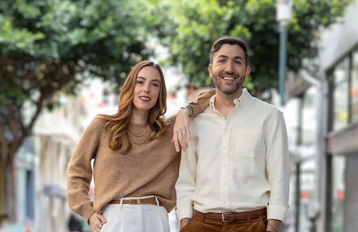 Reemplazan tareas de empleados por agentes de IA y su startup ya vale US$1300