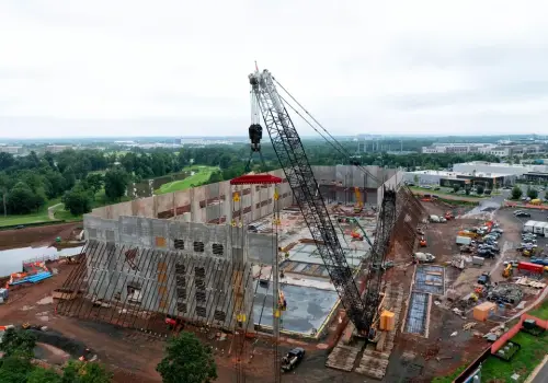 La construcción de data centers para IA se enfrenta a obstáculos políticos y de infraestructura