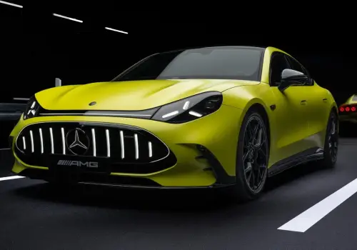 El auto eléctrico de 4 puertas con baterías del equipo de Fórmula 1