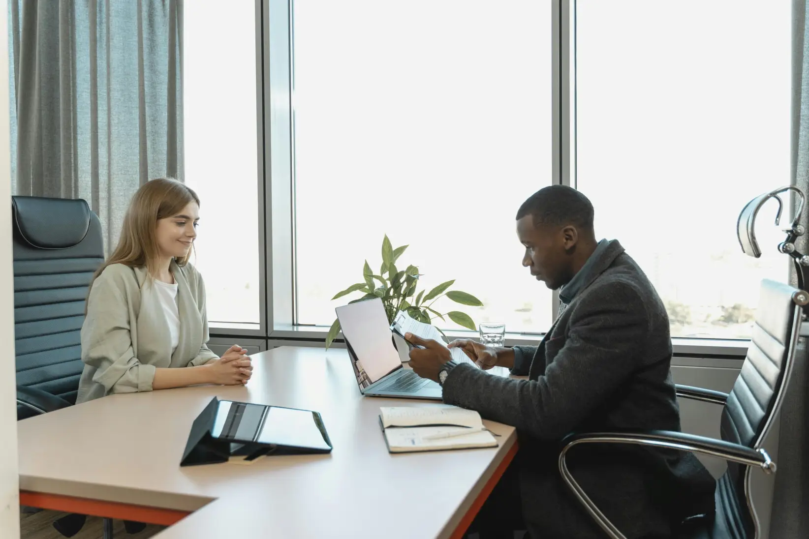 SE PUEDE USAR/ Entrevista laboral (Foto: pexels-tima-miroshnichenko-5439137).