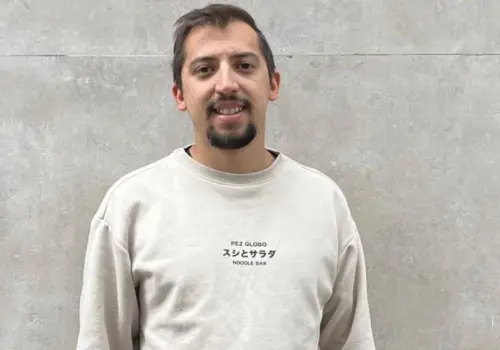 Empezó como cocinero de Pez Globo, se convirtió en uno de sus dueños y ahora apuesta por la pastelería asiática en Uruguay