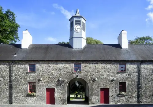 Una de las destilerías de whiskey más famosas de Irlanda detendrá su producción