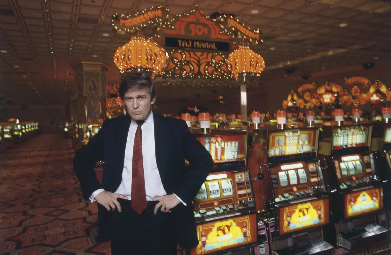 Trump en su casino "Taj Mahal" en Atlantic City en 1990. | Foto: Rick Maiman/Sygma via Getty Images