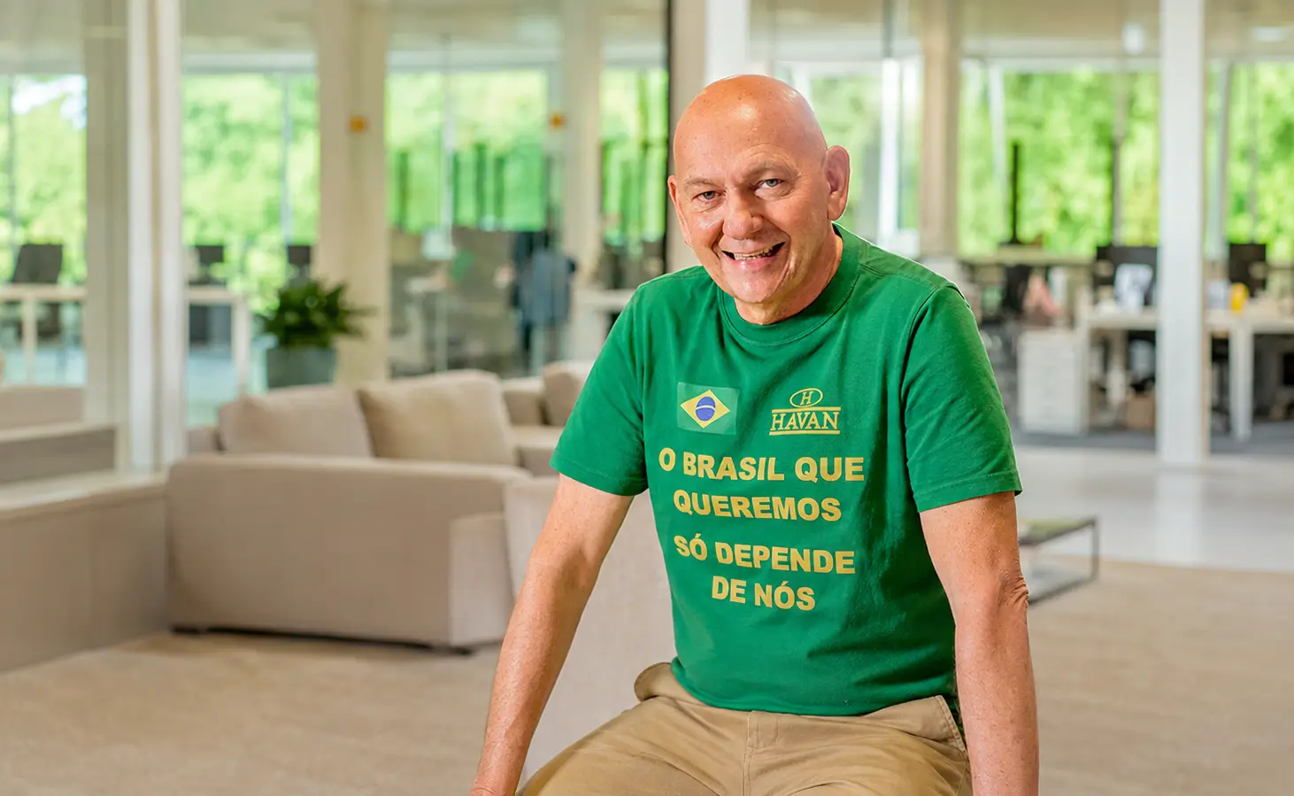 El magnate brasileño que construyó un emporio de retail físico cuando todos miraban internet, evalúa desembarcar en Uruguay y Paraguay