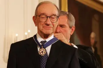(SE PUEDE USAR) Alan Greenspan Crédito: White House photo by Shealah Craighead- Wikimedia Commons