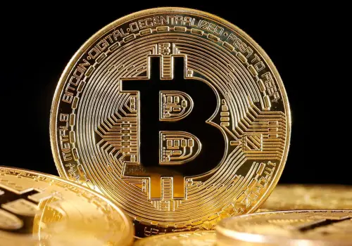 Bitcoin se hunde a mínimos de 21 meses y el vencimiento de US$ 10.000 millones en opciones amenaza con acelerar la caída