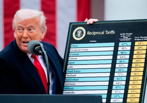 Un año de los aranceles de Trump, el impuesto silencioso que pagan los consumidores y alerta a los inversores