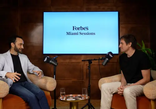 Hernán Kazah en Forbes Studio: de cofundar MercadoLibre a liderar el fondo de US$ 3.000 millones que define el futuro de la región