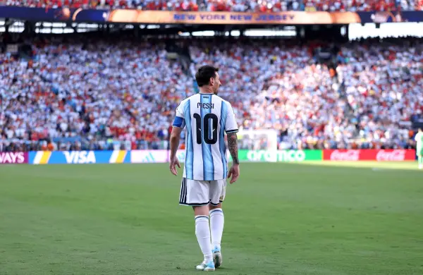 Por qué un economista inglés propone un “presupuesto Messi” para recuperar inversión, empleo y crecimiento privado
