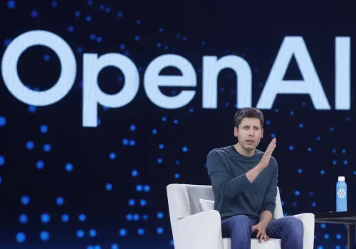 Los consejos de Sam Altman para construir una startup en la era de la IA y por qué cree que el modelo tradicional quedó viejo