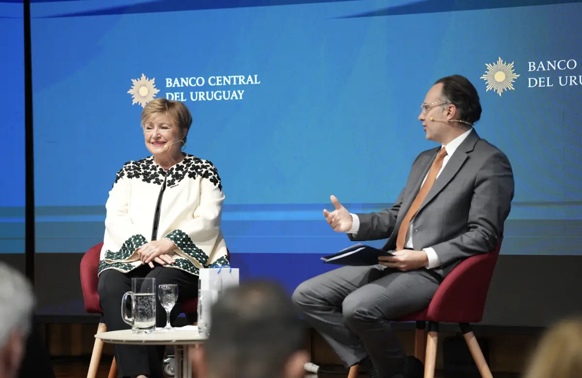 “No pueden poner la estabilidad en el refrigerador”: Georgieva le sugirió a Uruguay desdolarizar y no apurarse con una inflación más baja 