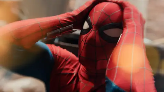 Tom Holland en Spider-Man.
