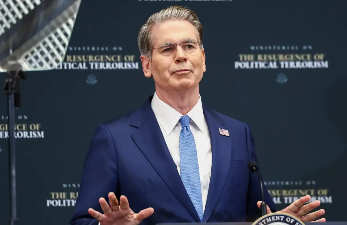 "Hoy o mañana": el petróleo cotiza en los US$80  y suben las bolsas tras que Scott Bessent anticipe un acuerdo inminente por Ormuz